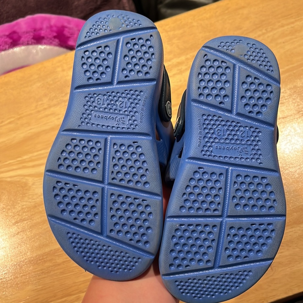 2 shoes size 13 kids sold on another site - Picture 2 of 4